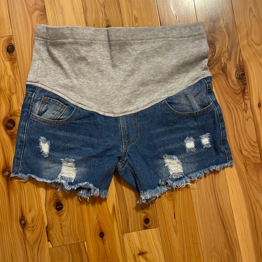 New with tags maternity shorts size medium from Pat Pat